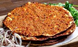 Lahmacunda tek tırnaklı et! Bir de İzmirli var