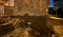 İstanbul Bağcılar'da temel kazısı sırasında hasar gören bina boşaltıldı!