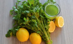 Sabah aç karnına maydanoz ve limon tüketmenin 5 etkileyici faydası!