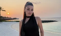 Hande Erçel ve Hakan Sabancı’dan romantik kumsal karesi