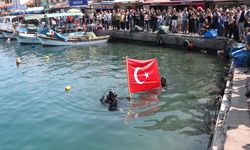 İzmir Foça'da dalgıçların 19 Mayıs kutlaması