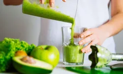 1 litre suyla karıştırıp için: Göbekte biriken yağları eritiyor