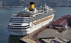 İzmir'e kruvaziyerle çok sayıda turist geldi!
