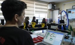 İzmir’de öğrenciler yapay zekayla tanışıyor