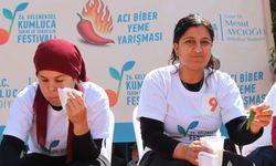 3 dakikada 398 gram acı biber yedi, yarım altın kazandı