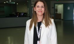Hastalara sesiyle deva oluyor