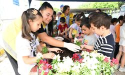 Miniklerden annelerine en tatlı hediye