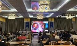 Göz cerrahlarından canlı ameliyat
