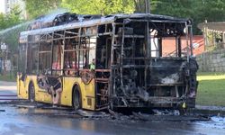 Seyir halindeki İETT otobüsü alev aldı!