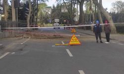Sarıyer'de yol çöktü: Eski Büyükdere Caddesi trafiğe kapatıldı!