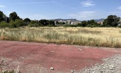 Karşıyaka’da stat arazisi temizleniyor