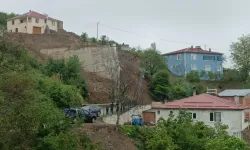 Toprak kayması: Bir evin istinat duvarı çöktü!