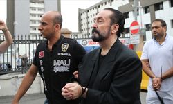Adnan Oktar "nitelikli dolandırıcılık" ve "kara para aklama" suçlarından beraat etti