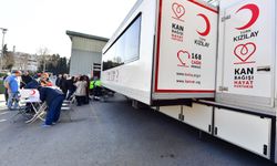 İzmir'de rekortmen babadan oğluna "kan bağışı mirası"