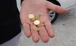 Burdur'da otomobilde unutulan altınlar sahibine iade edildi