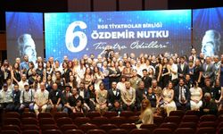 İzmir Şehir Tiyatroları’na anlamlı ödül