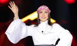 Şanlıurfa'da konser veren Ebru Yaşar'a yoğun ilgi: Puşi ile sahneye çıktı!