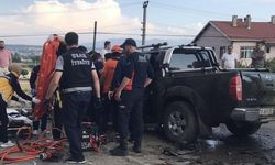 Uşak'ta kamyonet ile otomobil çarpıştı: 1 ölü, 1 yaralı