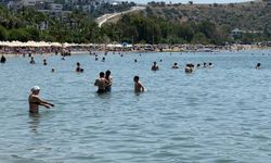 Bodrum’da bayram kalabalığı: Sahillerde adım atacak yer yok!