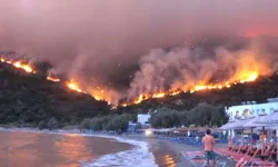Sakız Adası yanıyor... Çeşme'den görüldü