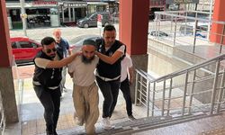 Kılıçla girdiği okulda Atatürk'e hakaret etti