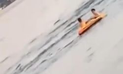 Şişme botla denize açılan çocuklar kurtarıldı