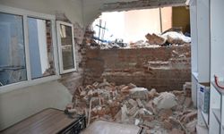 İzmir'de tünel çalışması sırasında bir evin duvarı yıkıldı