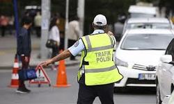 İzmir'de zincirleme trafik kazası: 3 yaralı