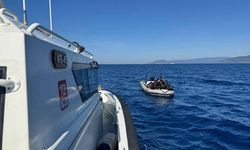 İzmir açıklarında 18 düzensiz göçmen yakalandı
