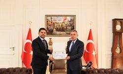 İzmir'in sağlık tepe yönetiminde devir teslim: İl Müdürü Burak Öztop kamudan ayrıldı, yeni adresi özel sektör oldu