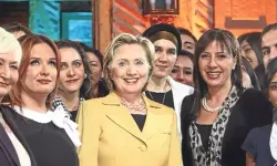 Pınar Kür kimin yeğeni? Pınar Kür hangi akıma aittir? Pınar Kür kimdir kısaca hayatı? Pınar Kür asılacak kadın kaç sayfa