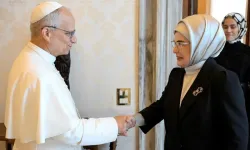 Emine Erdoğan, Papa ile birlikte...