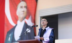 Emekli Albay İzmir'de fakülte birincisi oldu