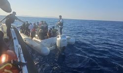 İzmir açıklarında 33 düzensiz göçmen kurtarıldı, 31 düzensiz göçmen yakalandı