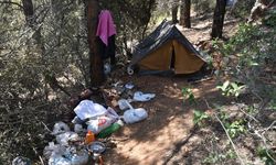 Yakalanmamak için dağda yaşayıp, ayı kapanı kurmuş