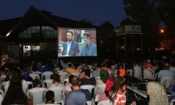 Bornova’da yaz akşamlarına nostaljik dokunuş: Açıkhava sinema günleri başladı!