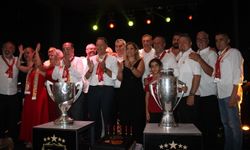 Galatasaray'ın şampiyonluk kupaları Kuşadası'nda sergilendi