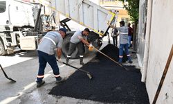 Karabağlar’da asfaltlama ve yol onarım çalışmaları sürüyor