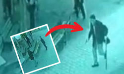 Bir elinde baston diğer elinde silah! Yaşlı adam dehşet saçtı