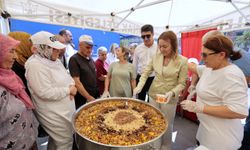 Konak’ta aşure kazanları komşular için kaynıyor!