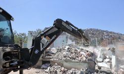 Konak’ta metruk yapılar tek tek temizleniyor: 162 bina yıkıldı