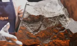 Mars'tan gelen 25 kiloluk göktaşı müzayedeye çıktı: Fiyatı adeta başka bir gezegenden!