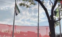ODTÜ'lüler ABD bayrağını indirip Filistin bayrağını göndere çekti