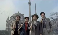 Salak Milyoner filmi oyuncuları kim, konusu ne, sonu nasıl bitiyor? Salak Milyoner filmi ne zaman, nerede çekildi?