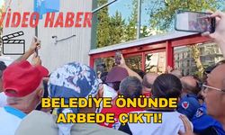 İşten çıkartılan işçiler belediye meclis önünde toplandılar... Meclis önünde arbede çıktı