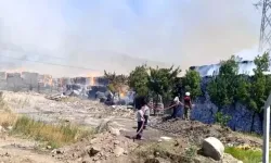 Torbalı’da kağıt fabrikası yangınında 2500 tonluk stok küle döndü