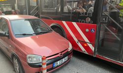 ESHOT otobüsü park halindeki araca çarptı