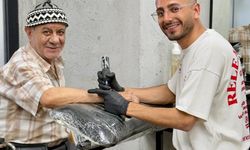 Bornova’daki dövme stüdyosundan örnek proje: Alzheimer ve otizmli bireyler için “Sevgi İzi” ücretsiz yapılıyor