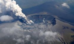 Japonya'da yanardağ patlaması:  Kül bulutları gökyüzünü kapladı