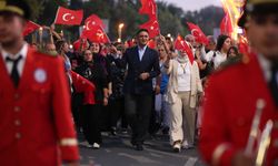 Aliağa’da 30 Ağustos coşkusu: Fener alayı ve Sefo konseriyle zafer ruhu sahaya iniyor